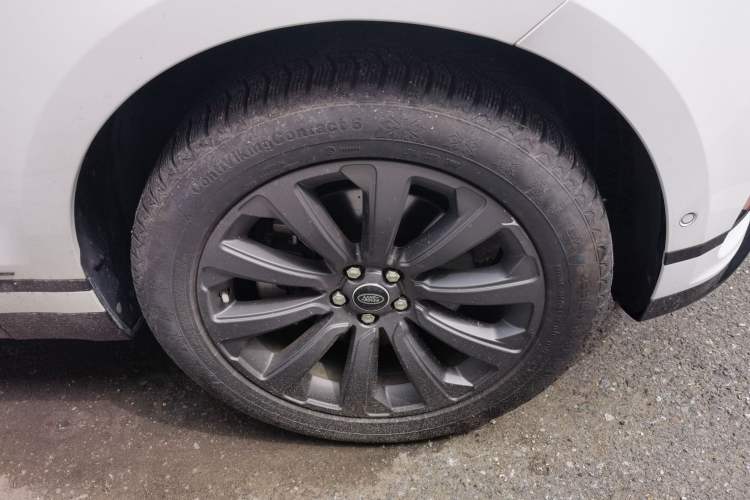 Used Land Rover Range Velar 2017 P380 R-DYNAMIC SE Right Front Wheel Hub