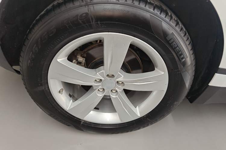 Used Land Rover Range Velar 2017 P250 S Right Rear Wheel Hub