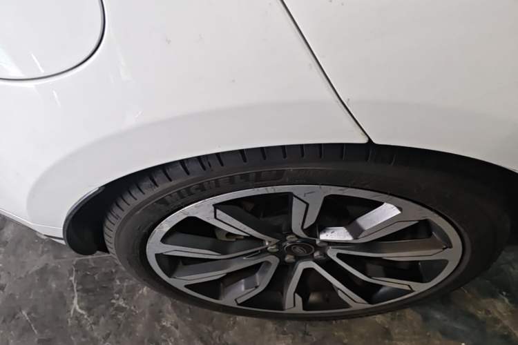 Used Land Rover Range Velar 2017 P380 R-DYNAMIC SE Right Rear Wheel Hub