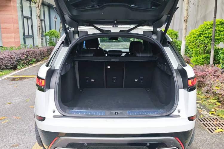 Used Land Rover Range Velar 2017 P380 R-DYNAMIC SE Trunk