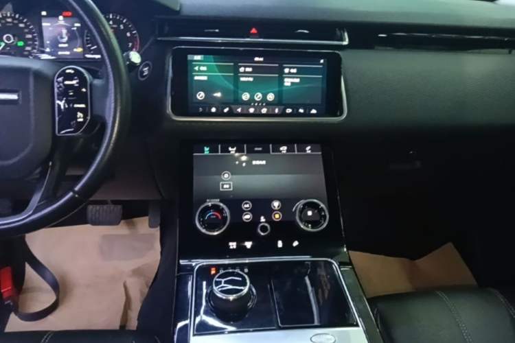 Used Land Rover Range Velar 2018 P250 S Audio And AC Panel