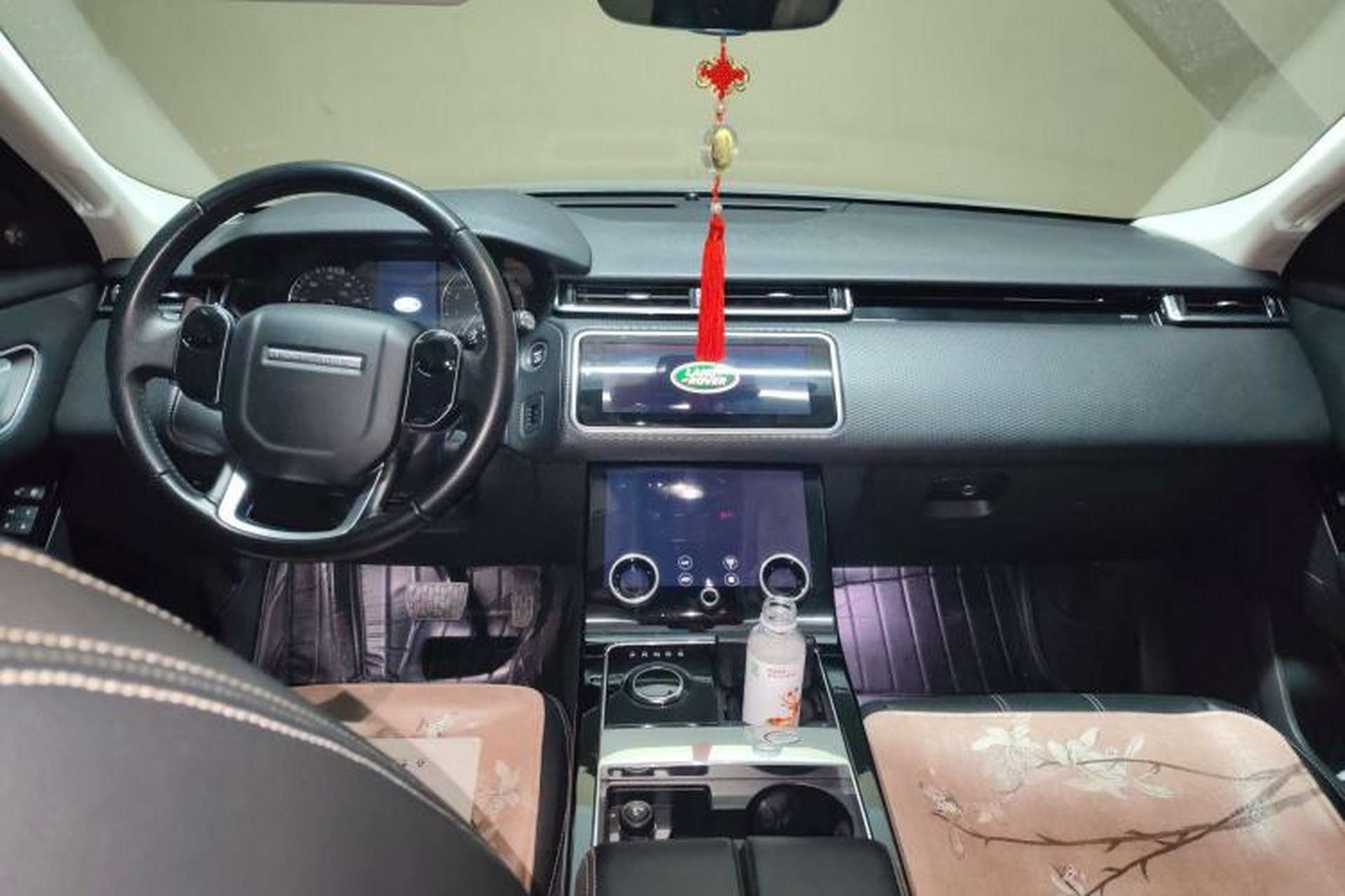 Used Land Rover Range Velar 2018 P380 R-DYNAMIC S Center Console