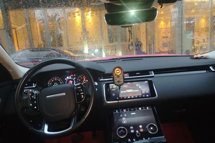 Used Land Rover Range Velar 2018 P250 S Center Console