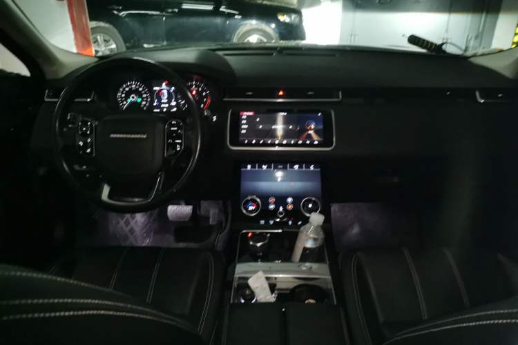 Used Land Rover Range Velar 2018 P380 S Center Console
