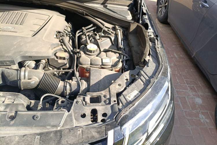 Used Land Rover Range Velar 2018 P380 S Engine Bay Left
