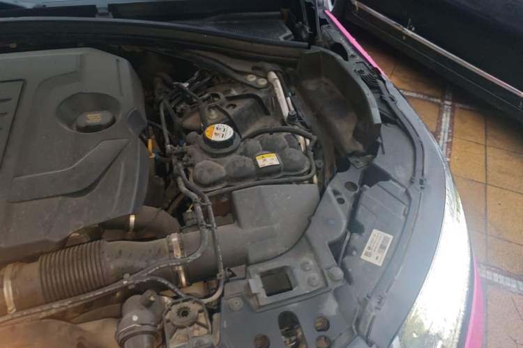 Used Land Rover Range Velar 2018 P250 S Engine Bay Left