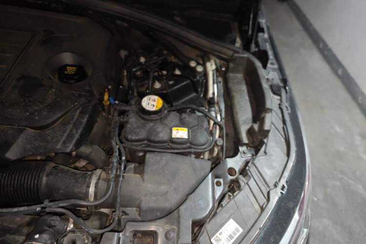 Used Land Rover Range Velar 2018 P250 S Engine Bay Left