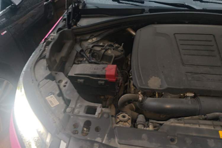Used Land Rover Range Velar 2018 P250 S Engine Bay Right