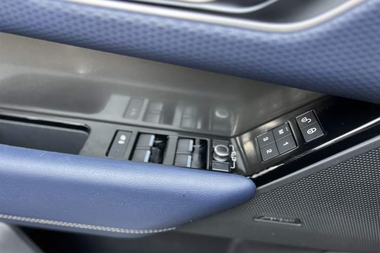 Used Land Rover Range Velar 2018 P380 S Interior 1