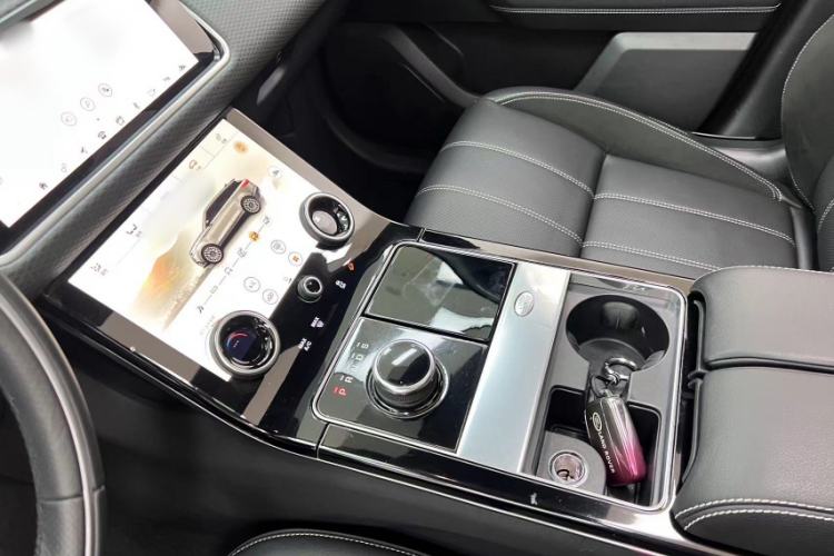 Used Land Rover Range Velar 2018 P300 S Interior 9