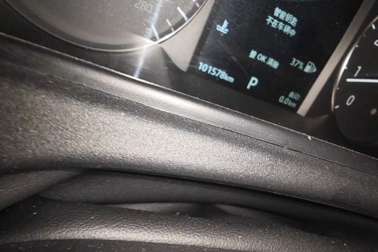 Used Land Rover Range Velar 2018 P250 S Odometer Close Up