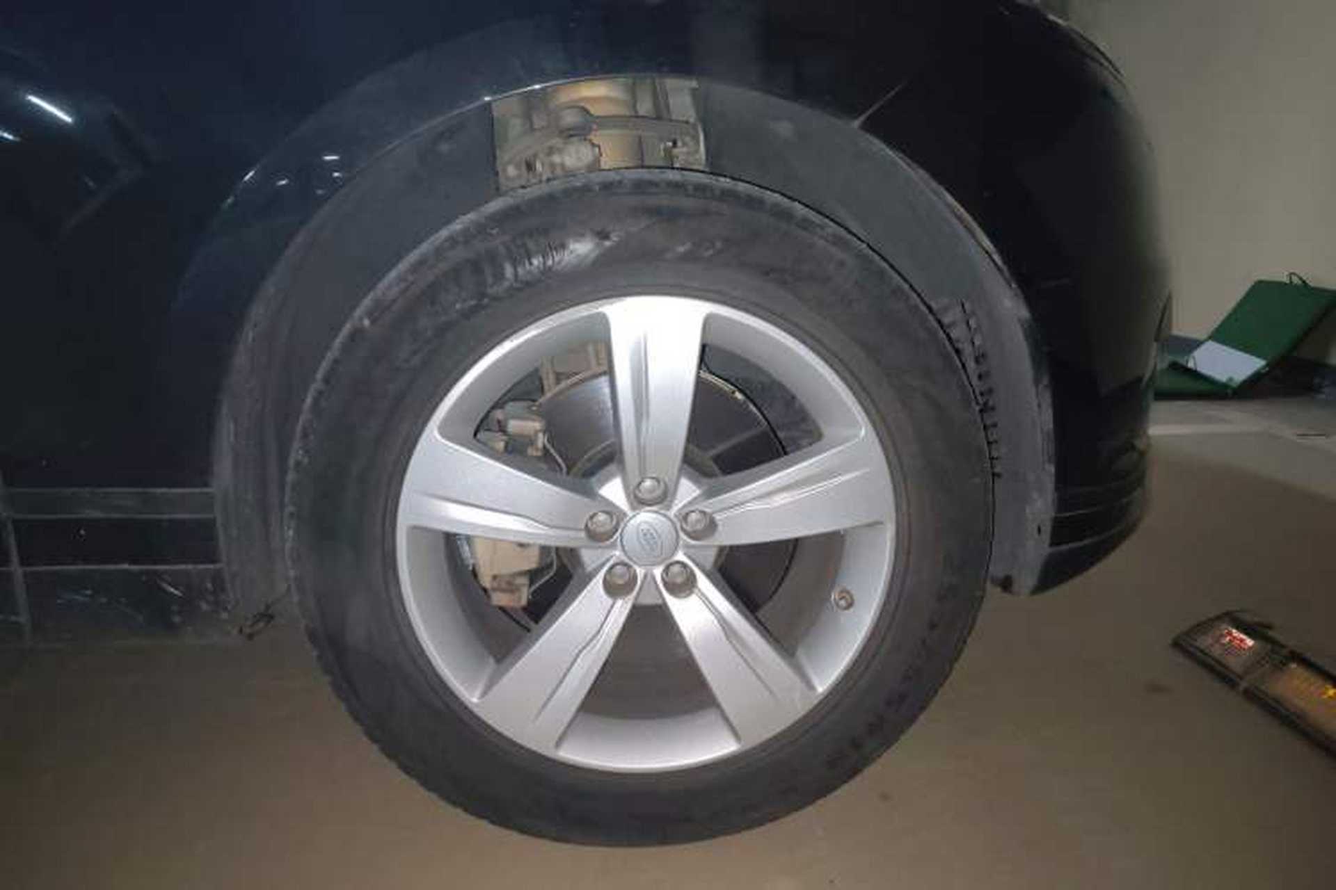 Used Land Rover Range Velar 2018 P380 R-DYNAMIC S Right Front Wheel Hub