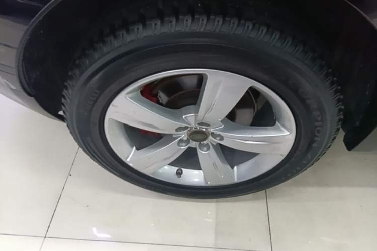 Used Land Rover Range Velar 2018 P250 S Right Rear Wheel Hub