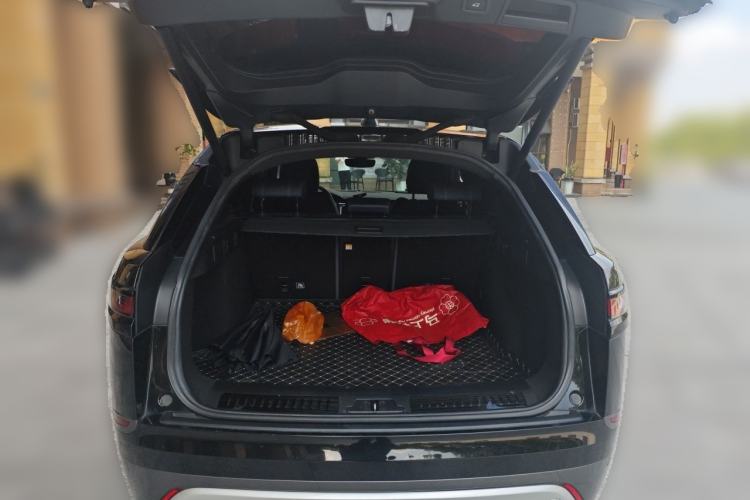 Used Land Rover Range Velar 2018 P300 R-DYNAMIC S Trunk
