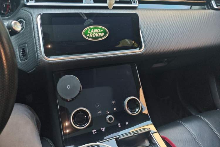 Used Land Rover Range Velar 2018 P300 S Audio And AC Panel