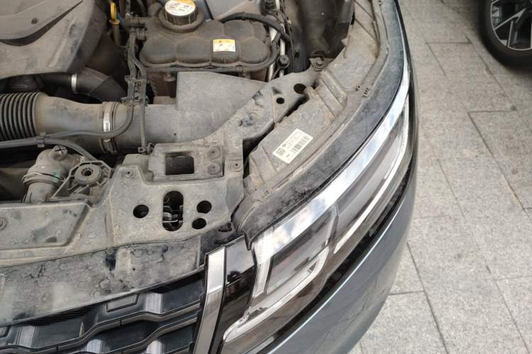 Used Land Rover Range Velar 2018 P250 S Engine Bay Left