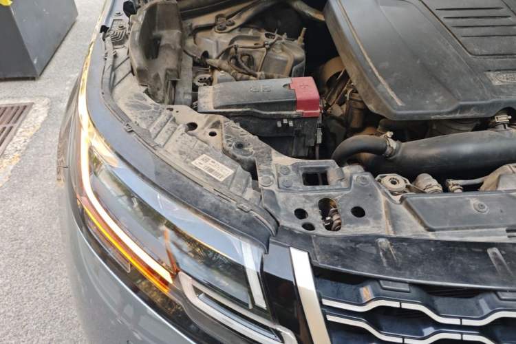 Used Land Rover Range Velar 2018 P300 S Engine Bay Right