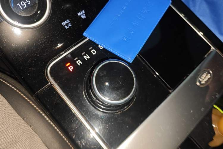 Used Land Rover Range Velar 2018 P380 R-DYNAMIC S Gear Lever