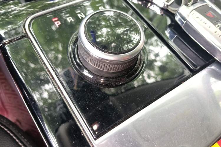 Used Land Rover Range Velar 2018 P300 S Gear Lever