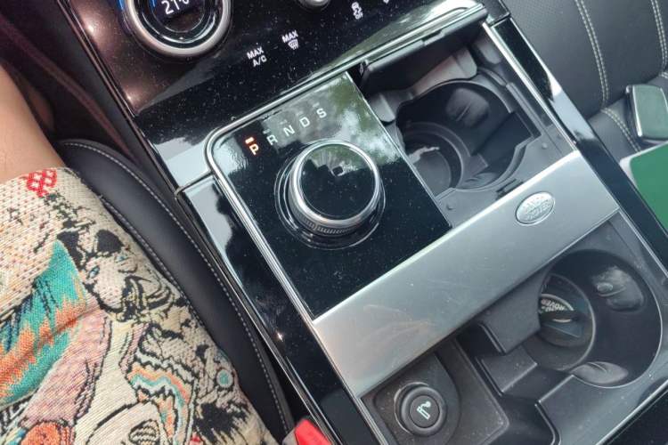 Used Land Rover Range Velar 2018 P380 R-DYNAMIC SE Gear Lever
