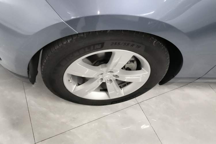 Used Land Rover Range Velar 2018 P380 S Left Front Wheel Hub