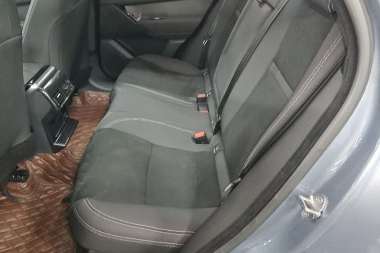 Used Land Rover Range Velar 2018 P250 S Left Rear Seat