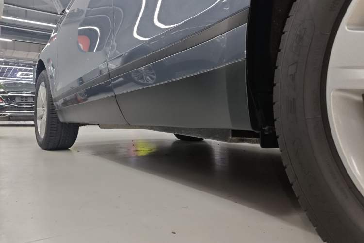 Used Land Rover Range Velar 2018 P250 S Left Side Sill