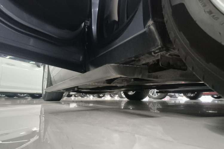 Used Land Rover Range Velar 2018 P380 S Left Side Sill