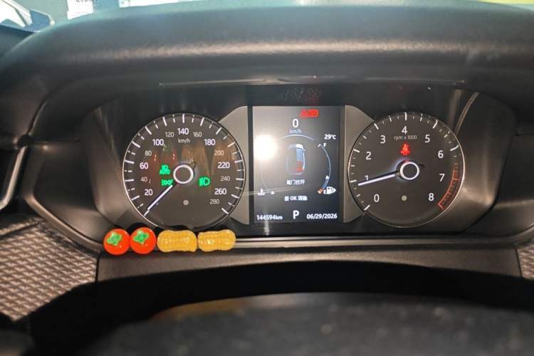 Used Land Rover Range Velar 2018 P380 R-DYNAMIC S Odometer Close Up