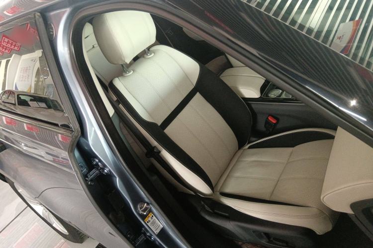Used Land Rover Range Velar 2018 P380 S Right Front Seat
