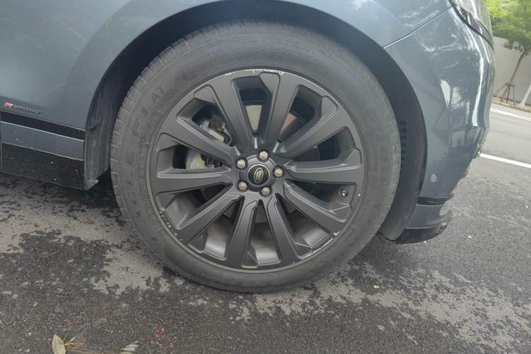 Used Land Rover Range Velar 2018 P380 R-DYNAMIC SE Right Front Wheel Hub