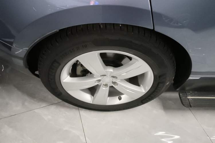 Used Land Rover Range Velar 2018 P380 S Right Rear Wheel Hub