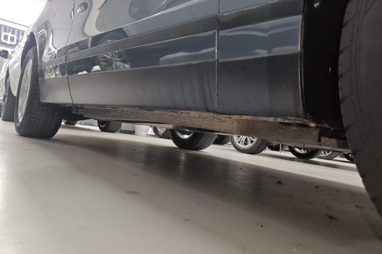 Used Land Rover Range Velar 2018 P250 S Right Side Sill