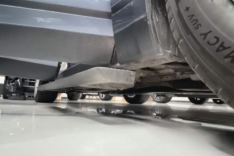 Used Land Rover Range Velar 2018 P380 S Right Side Sill