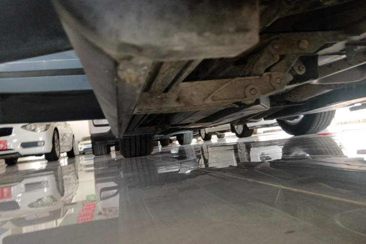 Used Land Rover Range Velar 2018 P380 S Right Side Sill