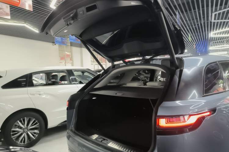 Used Land Rover Range Velar 2018 P380 S Trunk