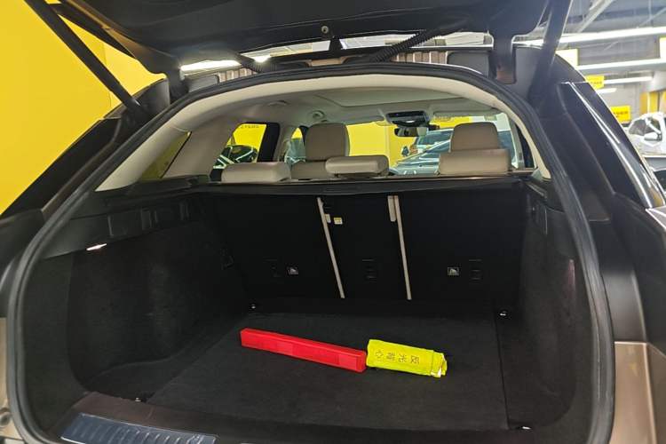 Used Land Rover Range Velar 2018 P380 S Trunk