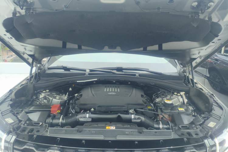 Used Land Rover Range Velar 2018 P380 R-DYNAMIC SE Engine Bay