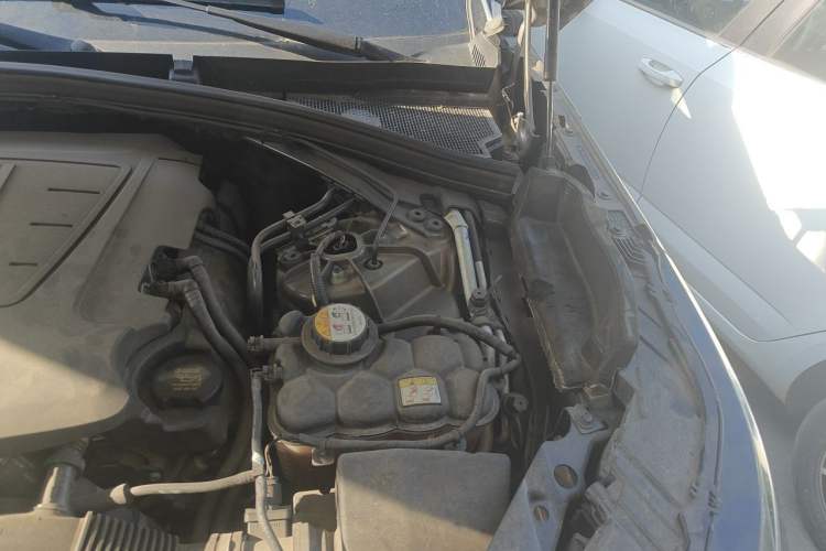 Used Land Rover Range Velar 2018 P380 S Engine Bay Left