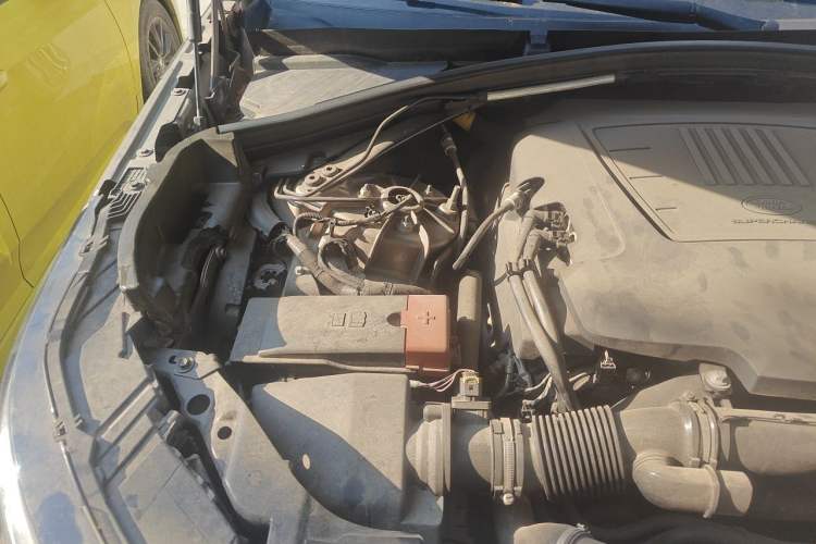 Used Land Rover Range Velar 2018 P380 S Engine Bay Right