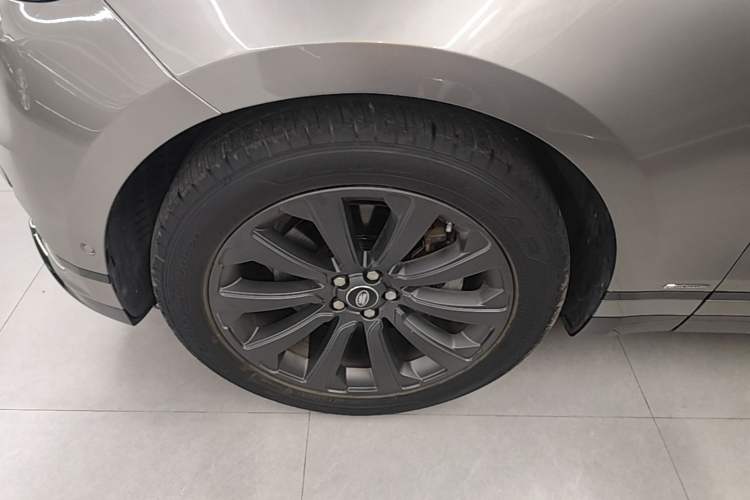 Used Land Rover Range Velar 2018 P380 R-DYNAMIC SE Left Front Wheel Hub