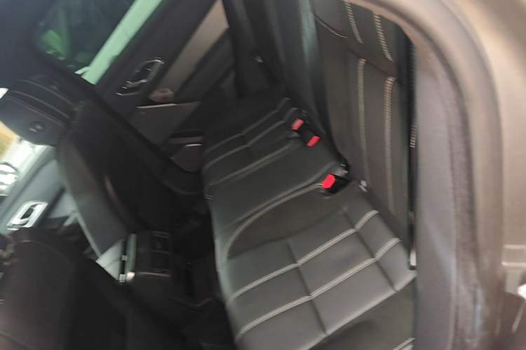 Used Land Rover Range Velar 2018 P380 R-DYNAMIC SE Left Rear Seat