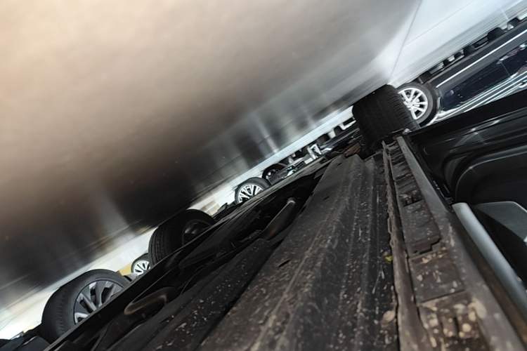 Used Land Rover Range Velar 2018 P380 R-DYNAMIC SE Left Side Sill