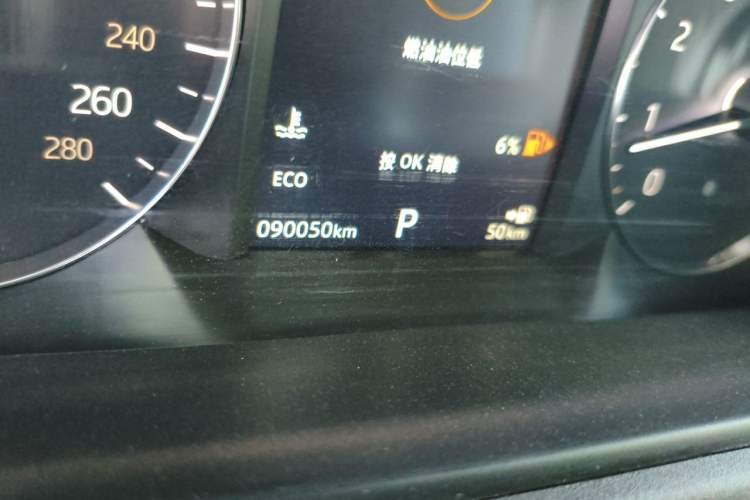 Used Land Rover Range Velar 2018 P250 S Odometer Close Up