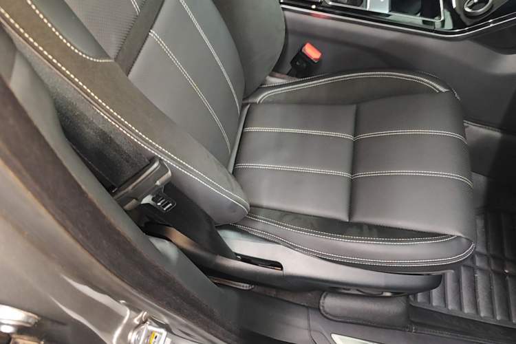 Used Land Rover Range Velar 2018 P380 R-DYNAMIC SE Right Front Seat