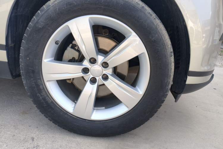 Used Land Rover Range Velar 2018 P250 S Right Front Wheel Hub