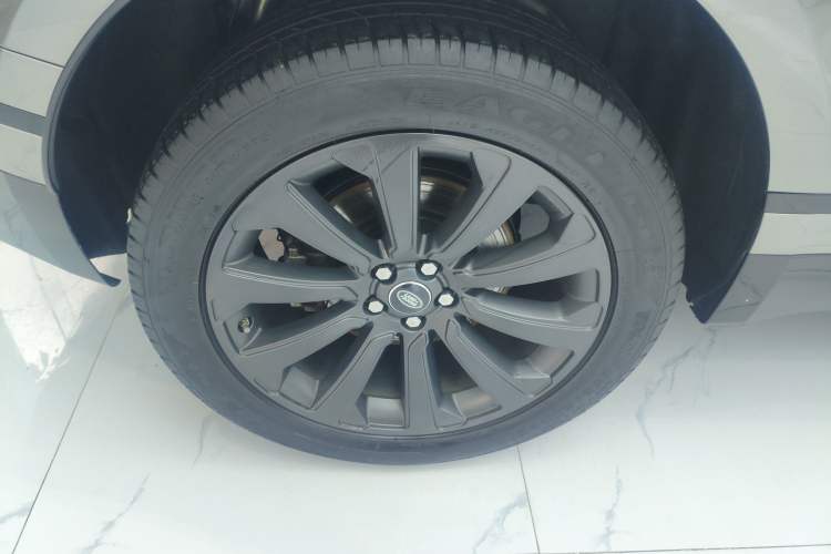 Used Land Rover Range Velar 2018 P380 R-DYNAMIC SE Right Rear Wheel Hub
