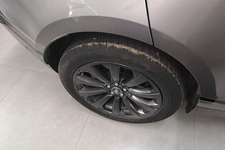 Used Land Rover Range Velar 2018 P380 R-DYNAMIC SE Right Rear Wheel Hub
