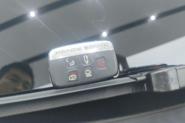 Used Land Rover Range Velar 2018 P380 R-DYNAMIC SE Vehicle Key