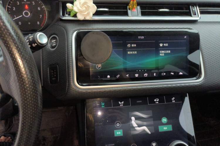 Used Land Rover Range Velar 2018 P250 S Audio And AC Panel